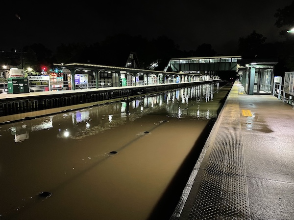 HartsdaleTrainStation1