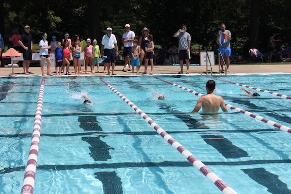 Freestyle swimming race