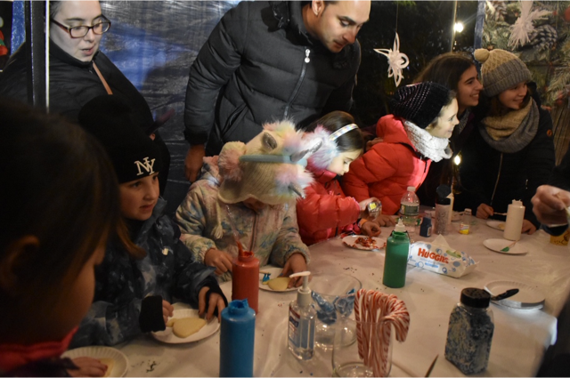 Cookie_Decorating_at_Tree_Lighting