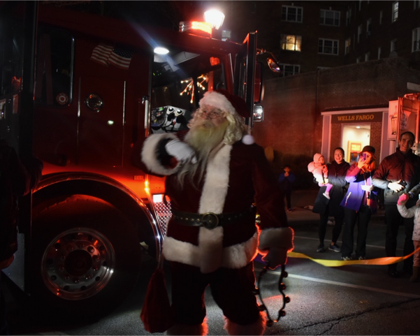 Santa_Gets_Ready_for_Tree_Lighting